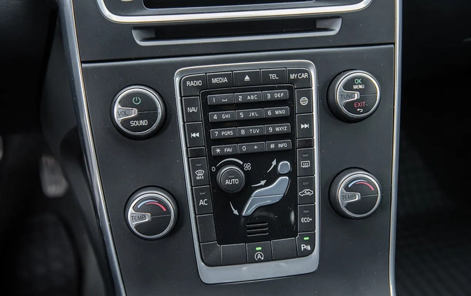 Volvo V60 cena 52900 przebieg: 125976, rok produkcji 2015 z Tłuszcz małe 436